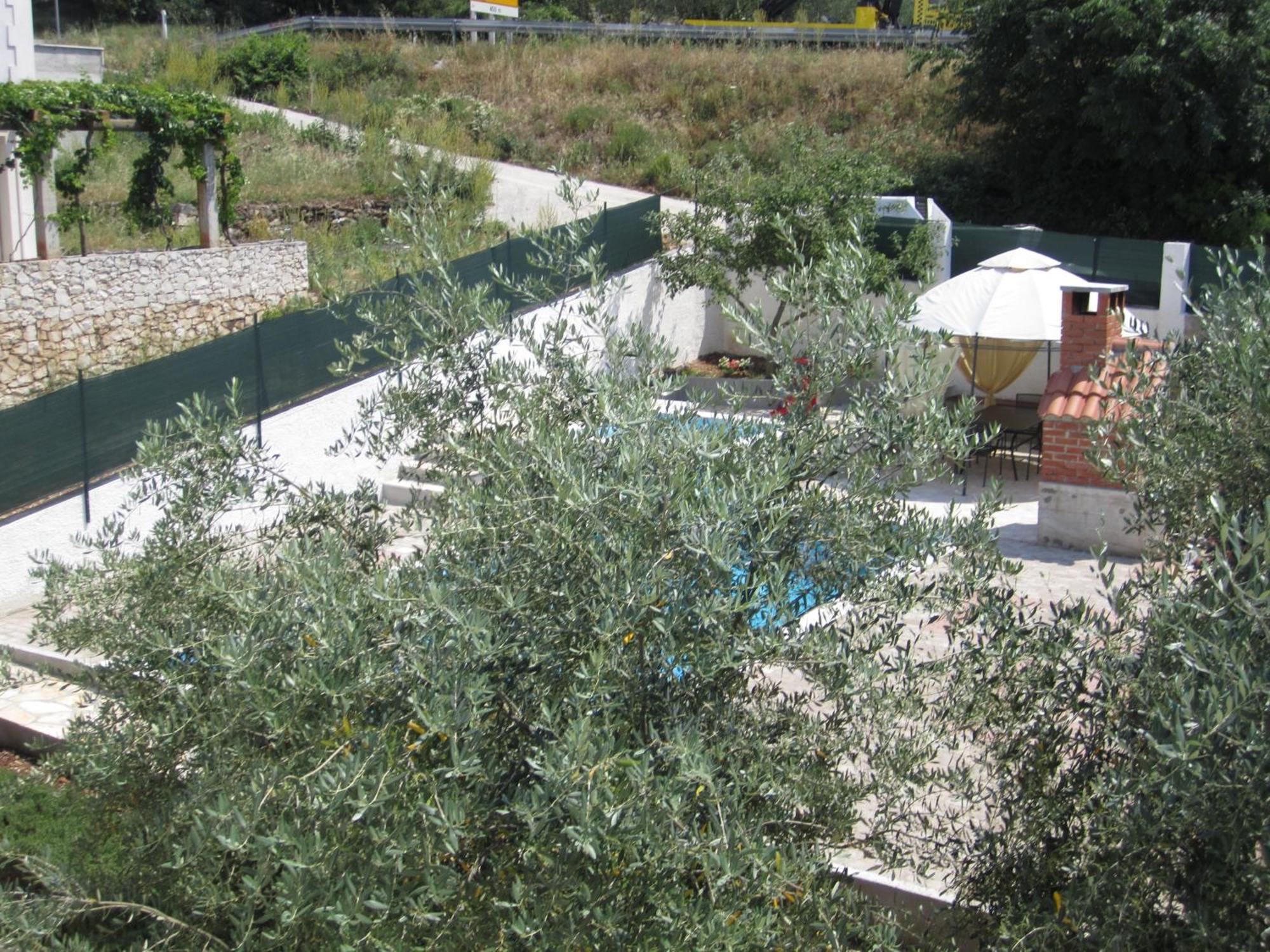 Apartment Nives Supetar