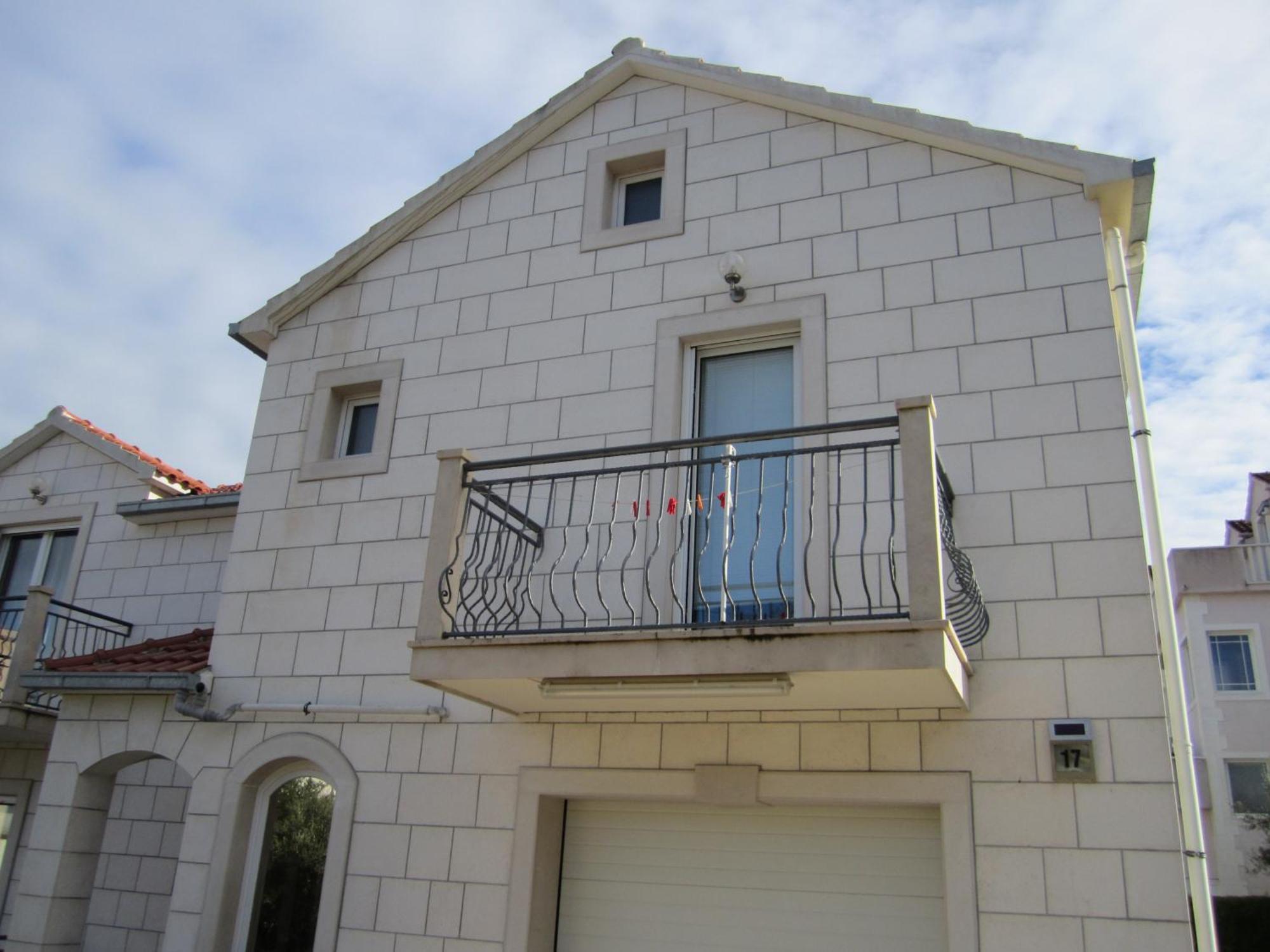 Apartment Nives *