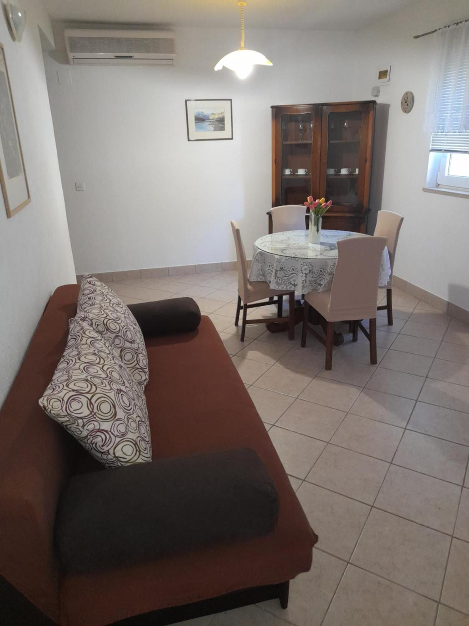 Apartment Nives Supetar