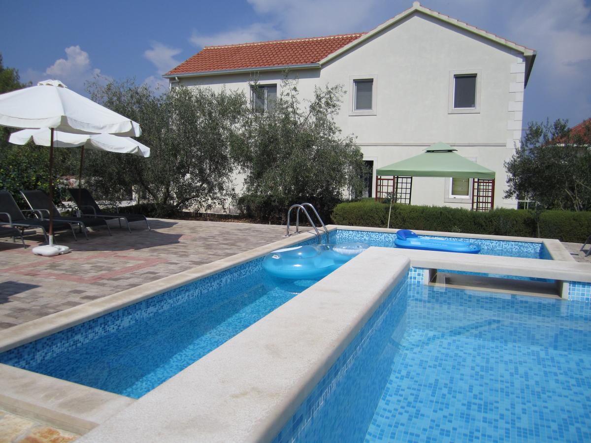 Apartment Nives Supetar