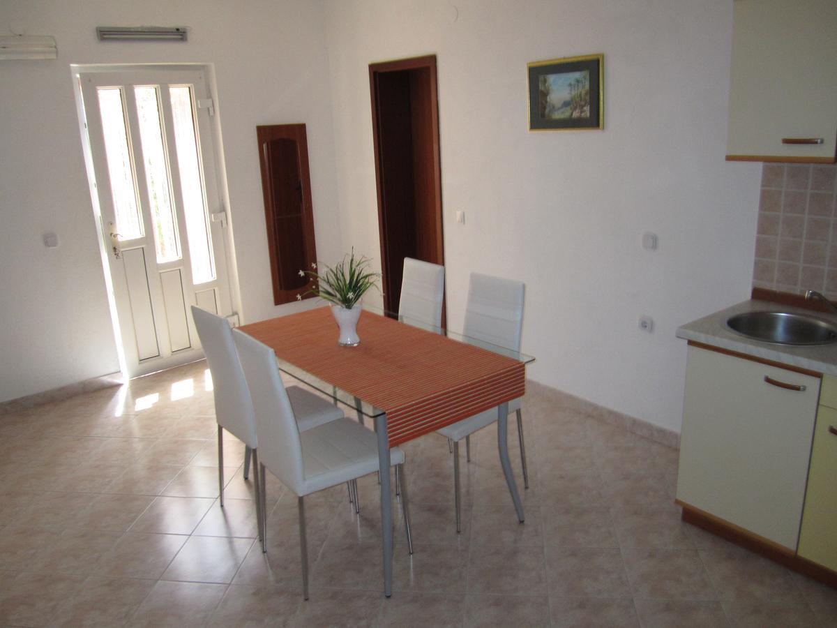 Apartment Nives Supetar