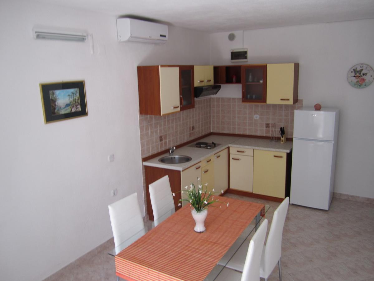 Apartment Nives Supetar